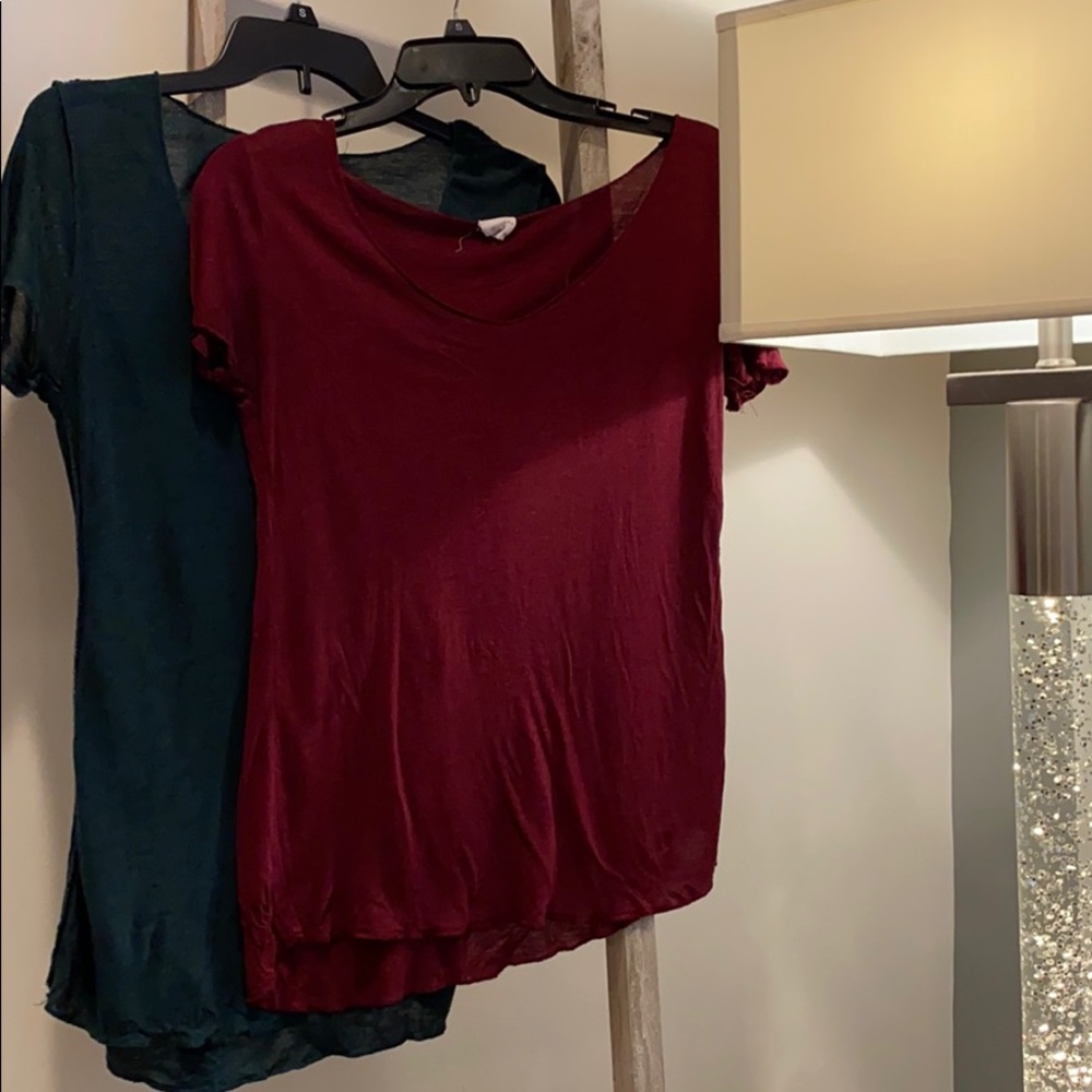 V NECK TEES